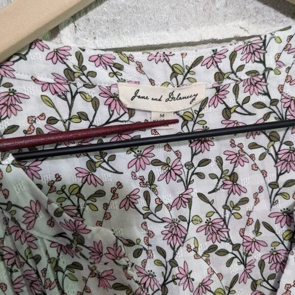 Jane and Delancy floral button down shirt white w/ pink flowers sz M - Picture 2 of 8